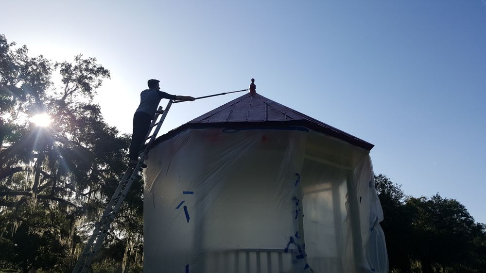 Pintu dengan gembok pengaman